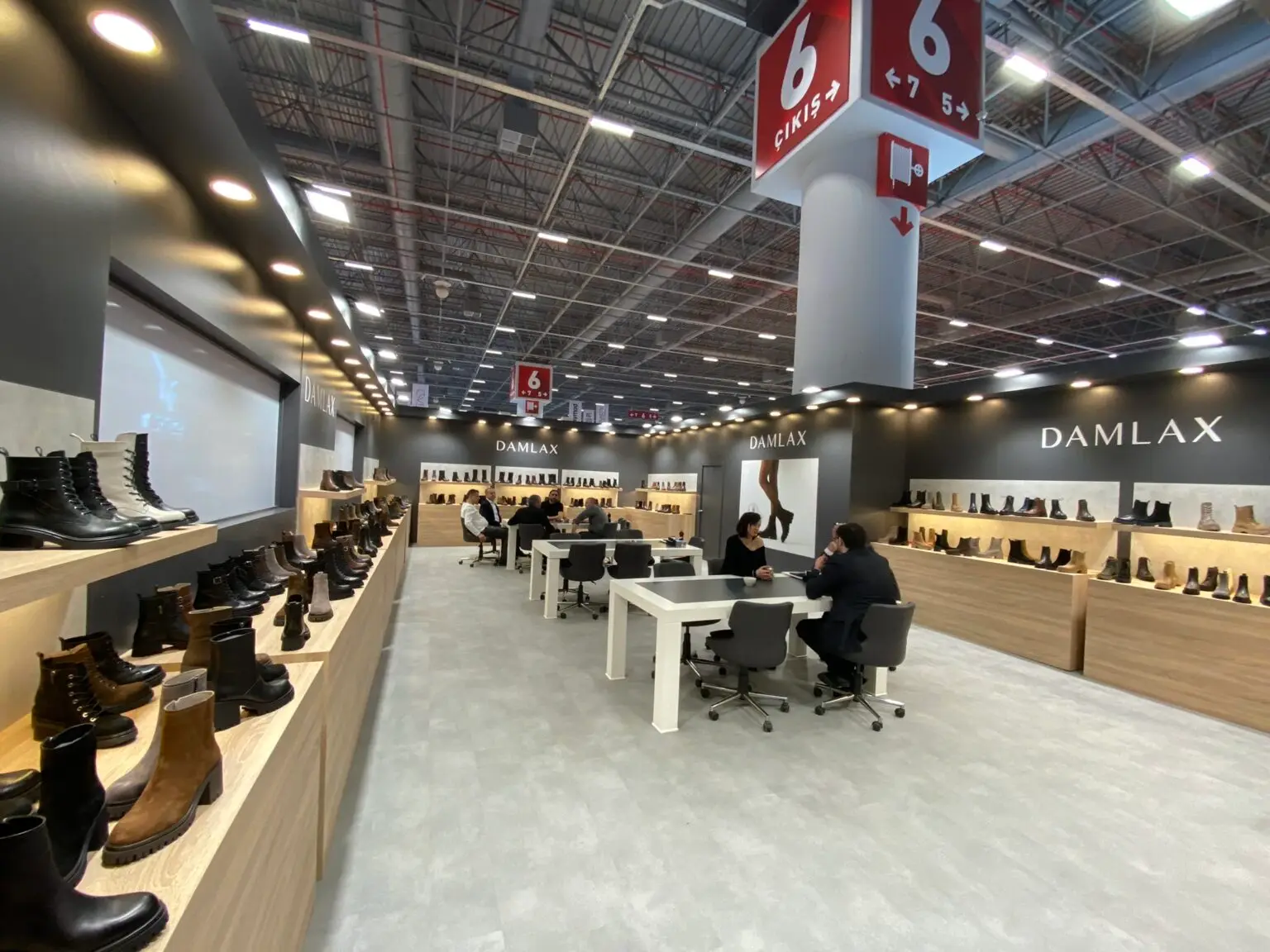 Damlax AYMOD 2024 antrasit fuar standı iç mekân ürün sergileme alanı