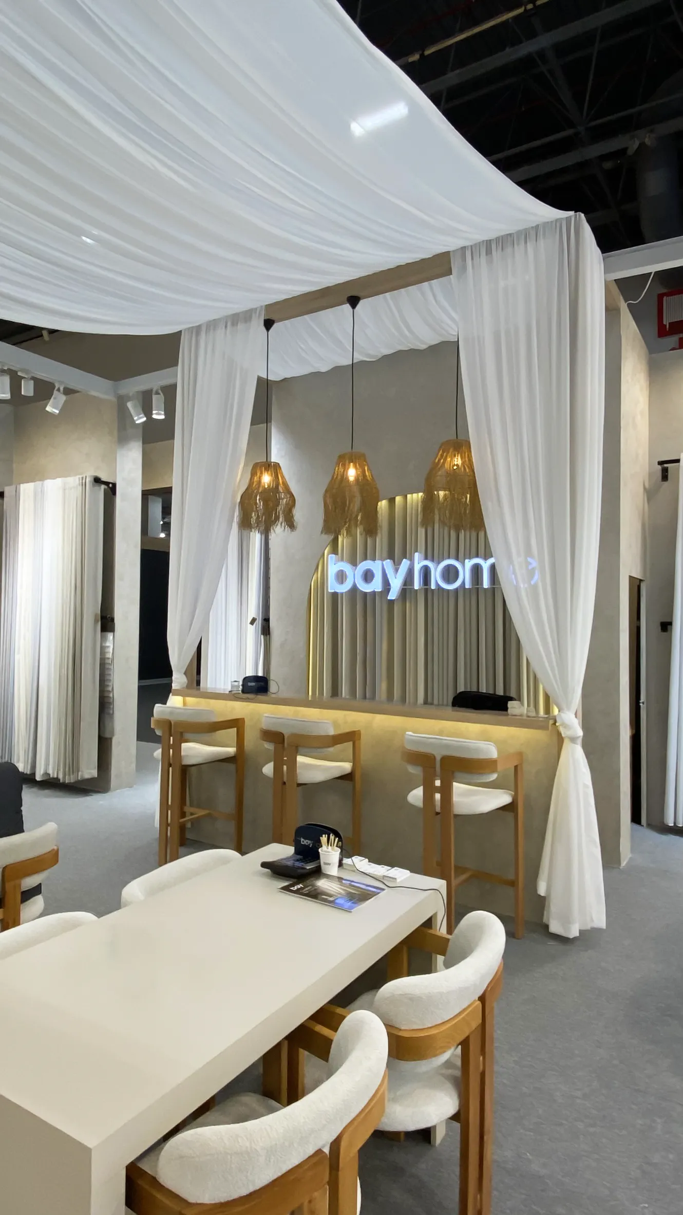 Bayhome HOMETEX standı özel tasarım bar ve görüşme alanı