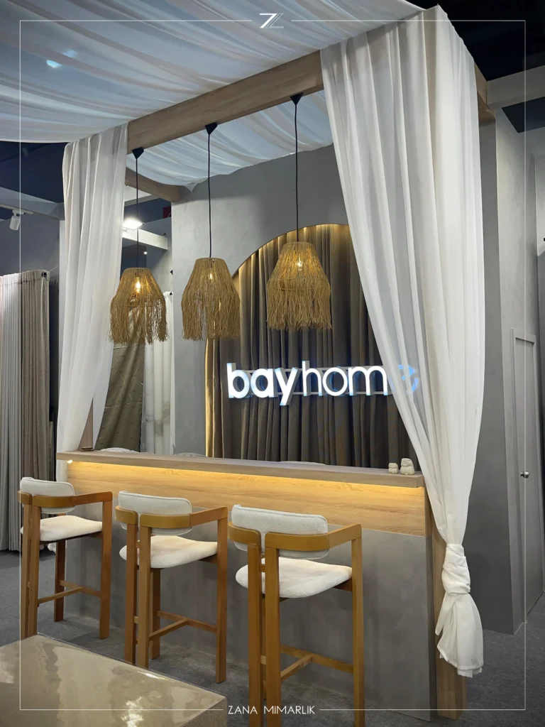 Bayhome fuar standındaki bar ve oturma alanı