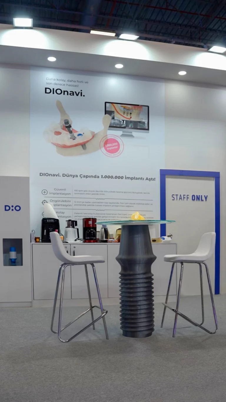 DIO Implant IDEX 2025: DIOnavi graphics and custom implant-shaped high table