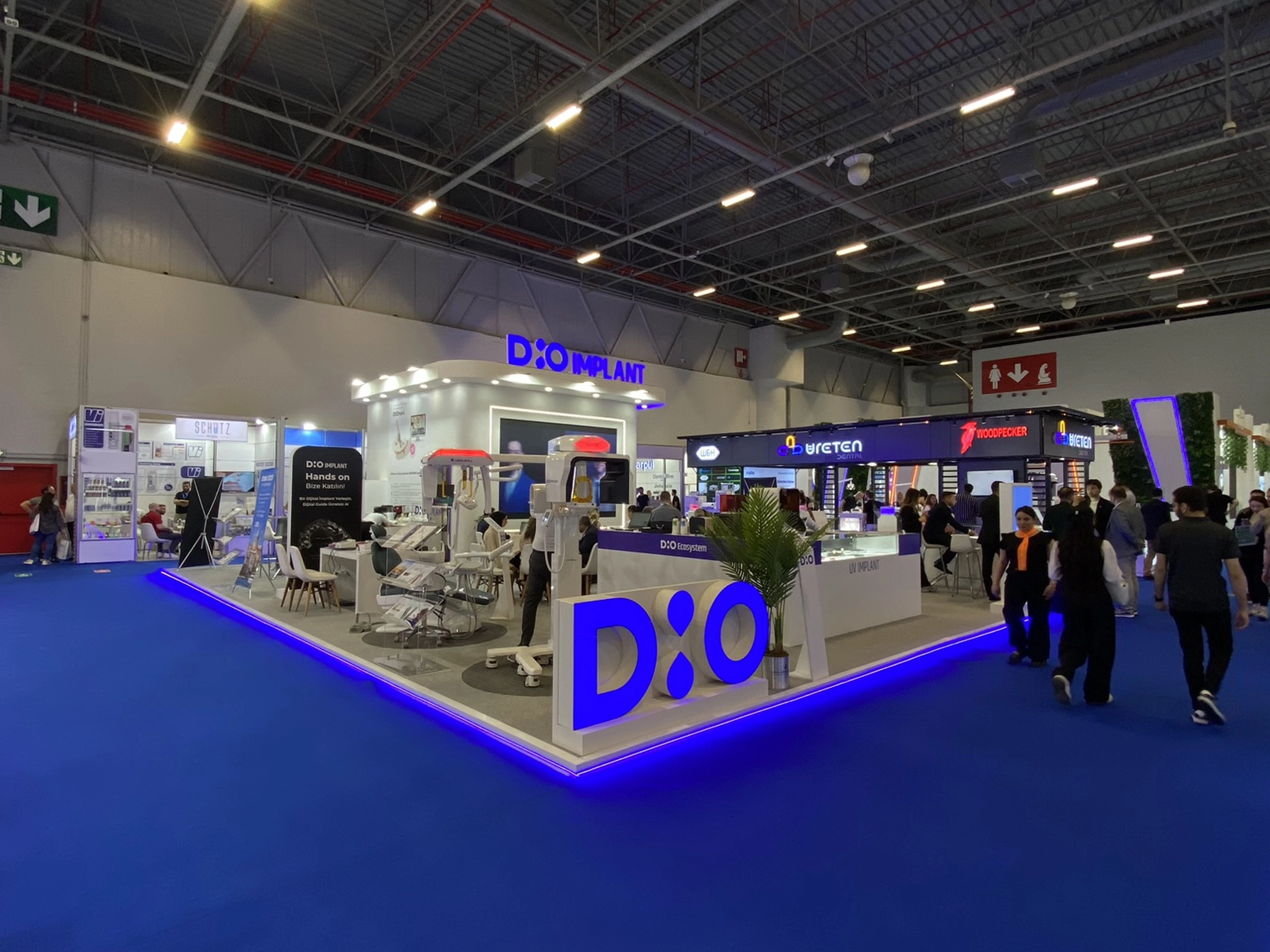 DIO Implant | IDEX 2025 1 DIO Implant IDEX 2025 130 m² ada fuar standı genel görünümü
