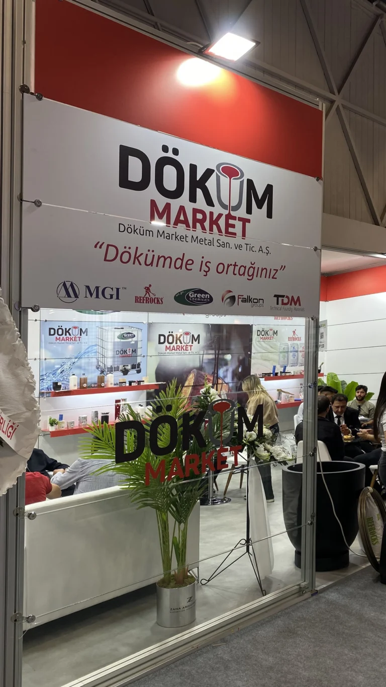 Maksima sistem üzerinde Döküm Market marka paneli ve yan cephe